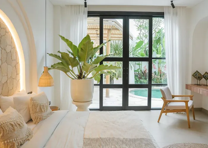 Julia Blanca Villa *